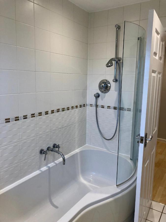 Ab - Top Floor 2 Bed Modern Town Centre Apartment With Parking For One Vehicle Stratford-upon-Avon Kültér fotó